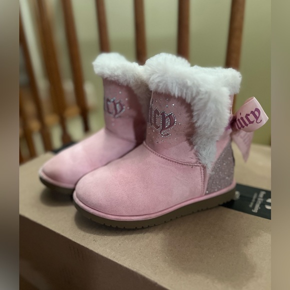 Juicy Couture Girls Cozy Faux Fur Rhinestone Boots - Picture 8 of 8